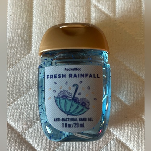 Bath & Body Works Fresh Rainfall Hand Gel - Blue and Gold - Picture 1 of 3